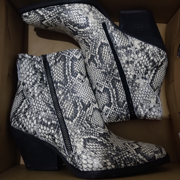 Zodiac Snake Print Booties Size 7½ - Picture 7 of 12